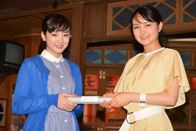 葵わかな「わろてんか」から永野芽郁「半分、青い。」へ！朝ドラヒロイン・バトンタッチ（14枚目）