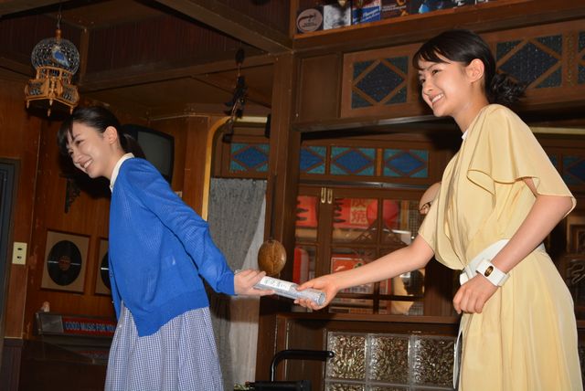 葵わかな「わろてんか」から永野芽郁「半分、青い。」へ！朝ドラヒロイン・バトンタッチ（16枚目）