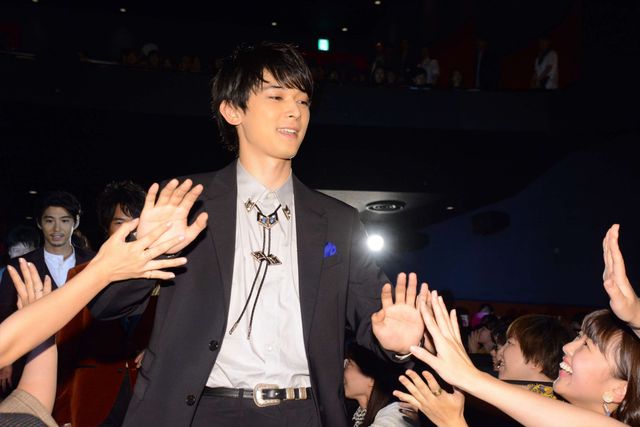 ファンへの対応もバッチリな山崎賢人『斉木楠雄のΨ難』ピンクカーペット＆完成披露試写会（11枚目）