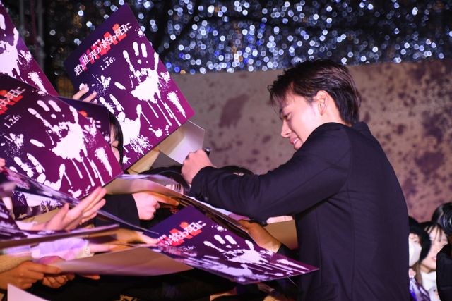 六本木にゾンビ襲来！竹内涼真主演『劇場版　君と世界が終わる日に FINAL』完成披露舞台あいさつ（8枚目）