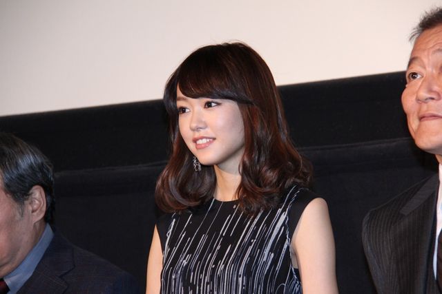 桐谷美玲の大人っぽいドレス姿必見！フォトギャラリー（3枚目）