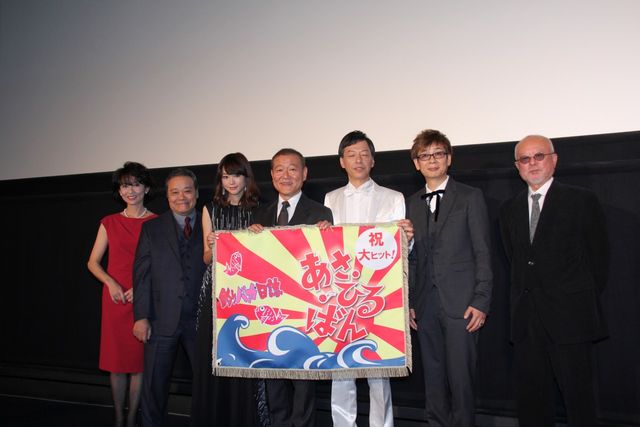 桐谷美玲の大人っぽいドレス姿必見！フォトギャラリー（14枚目）