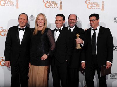 こちらは、ゴールデングローブ賞を喜ぶ映画『ソーシャル・ネットワーク』の製作陣……白人ばかり