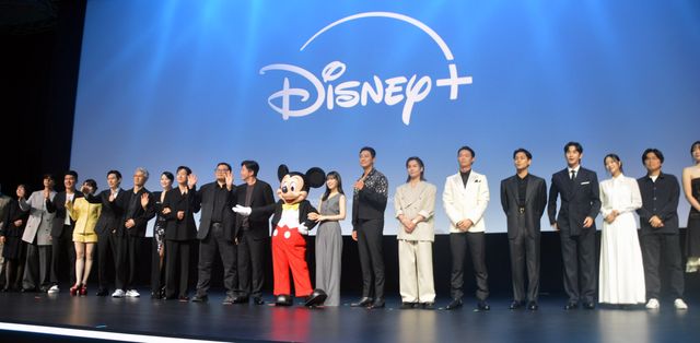 Travis Japan松田元太、シンガポールでミッキーと共演！「ディズニー・コンテンツ・ショーケース2024」ラインナップ発表会：フォトギャラリー