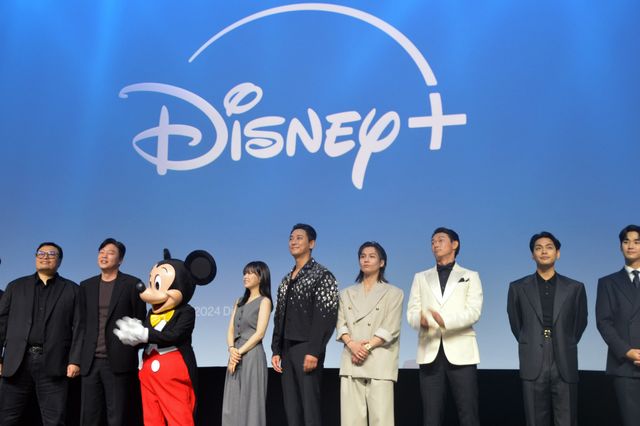 Travis Japan松田元太、シンガポールでミッキーと共演！「ディズニー・コンテンツ・ショーケース2024」ラインナップ発表会（2枚目）