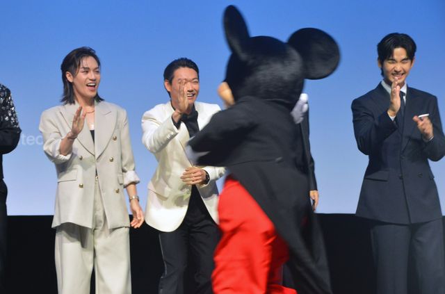 Travis Japan松田元太、シンガポールでミッキーと共演！「ディズニー・コンテンツ・ショーケース2024」ラインナップ発表会（4枚目）