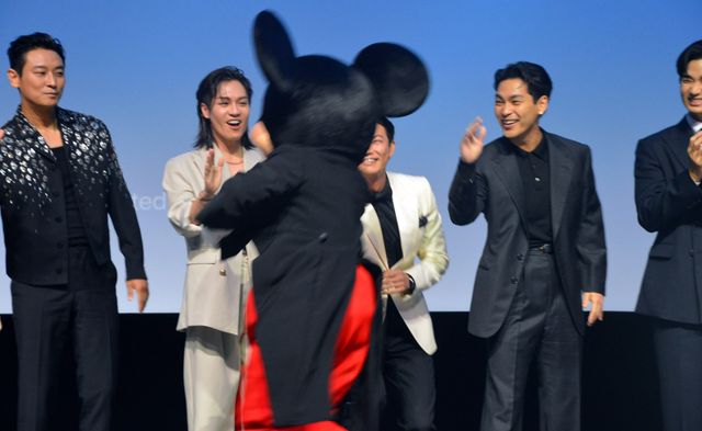 Travis Japan松田元太、シンガポールでミッキーと共演!「ディズニー・コンテンツ・ショーケース2024」ラインナップ発表会(5枚目)