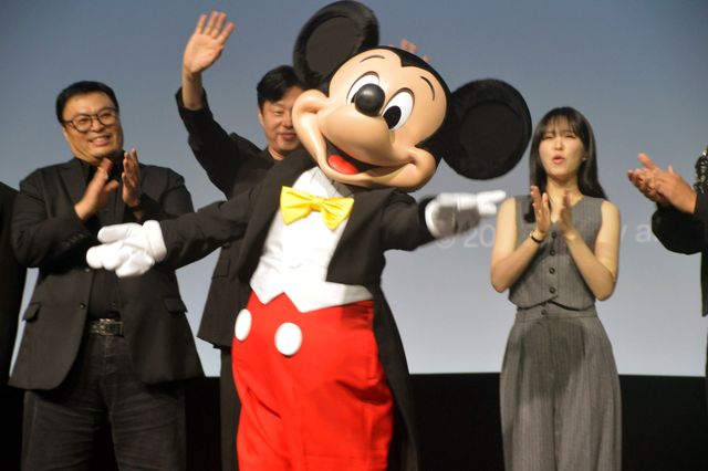 Travis Japan松田元太、シンガポールでミッキーと共演！「ディズニー・コンテンツ・ショーケース2024」ラインナップ発表会（6枚目）