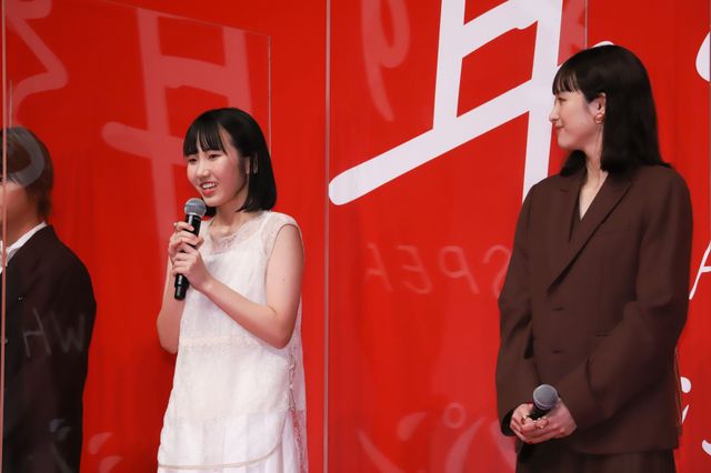 清野菜名、“バロン”を手に笑顔！映画『耳をすませば』ジャパンプレミアイベント（6枚目）