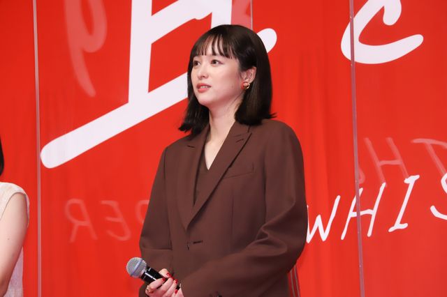 清野菜名、“バロン”を手に笑顔！映画『耳をすませば』ジャパンプレミアイベント（18枚目）