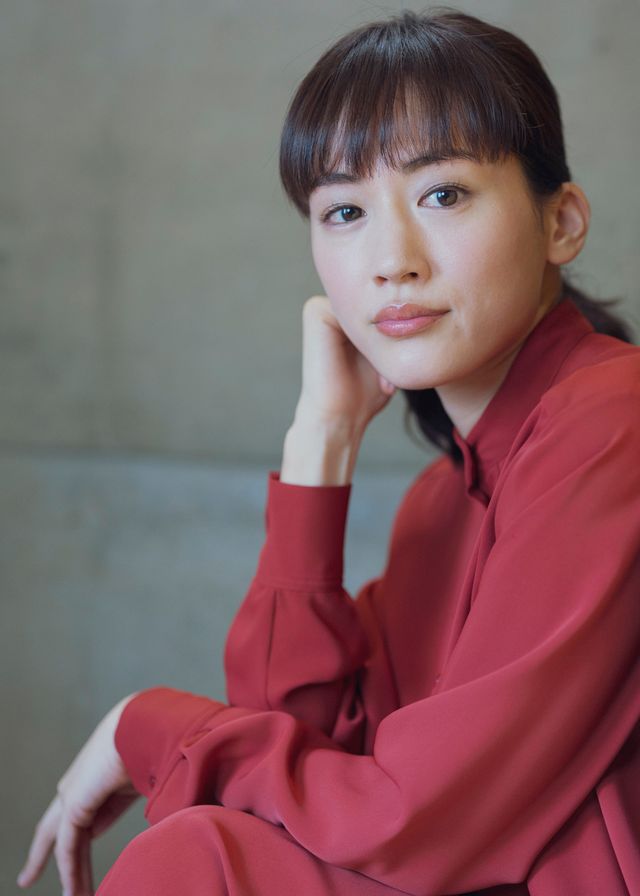 透明感すごい！綾瀬はるか『奥様は、取り扱い注意』インタビューカット集（4枚目）