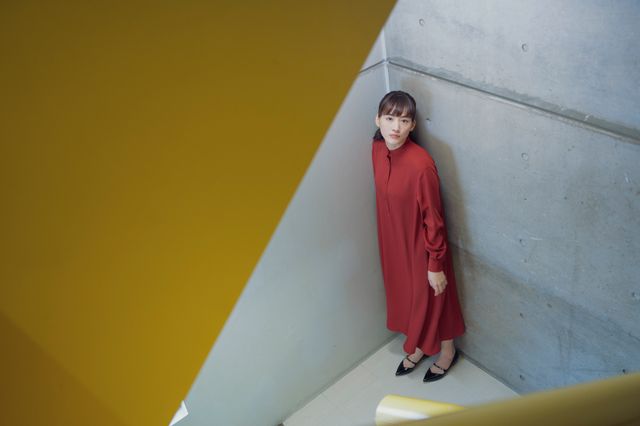 透明感すごい！綾瀬はるか『奥様は、取り扱い注意』インタビューカット集（6枚目）