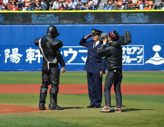 ロボコップ始球式フォトギャラリー（7枚目）
