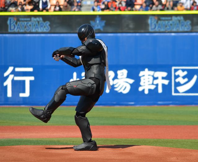 ロボコップ始球式フォトギャラリー（13枚目）
