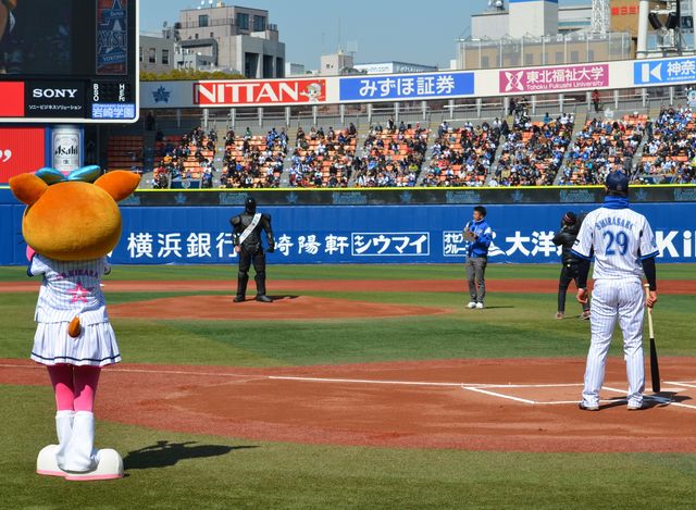 ロボコップ始球式フォトギャラリー（16枚目）