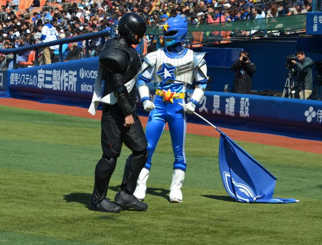 ロボコップ始球式フォトギャラリー（19枚目）