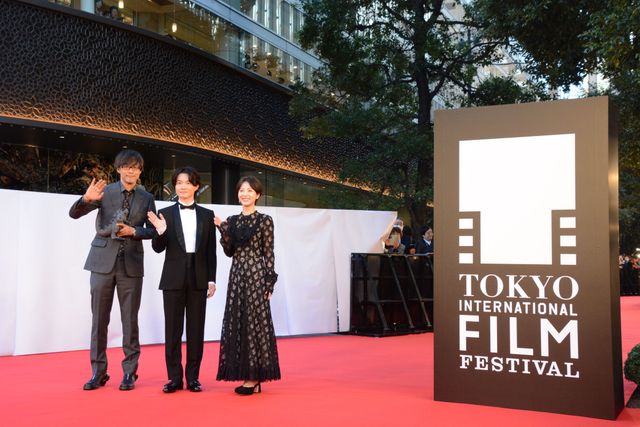 『ゴジラ-1.0』神木隆之介＆浜辺美波がレッドカーペットに登場！（3枚目）