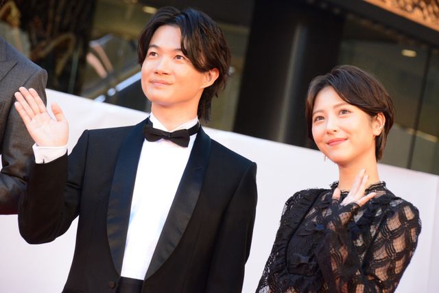 『ゴジラ-1.0』神木隆之介＆浜辺美波がレッドカーペットに登場！（5枚目）