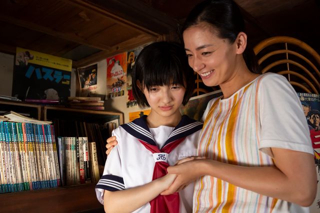 草なぎ剛主演『台風家族』場面写真が15枚一挙公開！（3枚目）