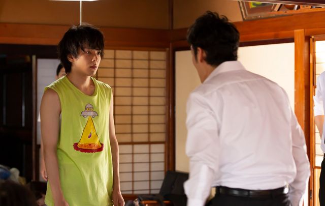 草なぎ剛主演『台風家族』場面写真が15枚一挙公開！（4枚目）