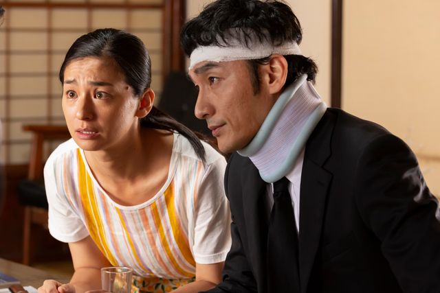 草なぎ剛主演『台風家族』場面写真が15枚一挙公開！（5枚目）