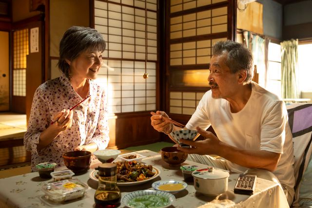 草なぎ剛主演『台風家族』場面写真が15枚一挙公開！（7枚目）