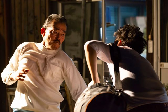 草なぎ剛主演『台風家族』場面写真が15枚一挙公開！（10枚目）