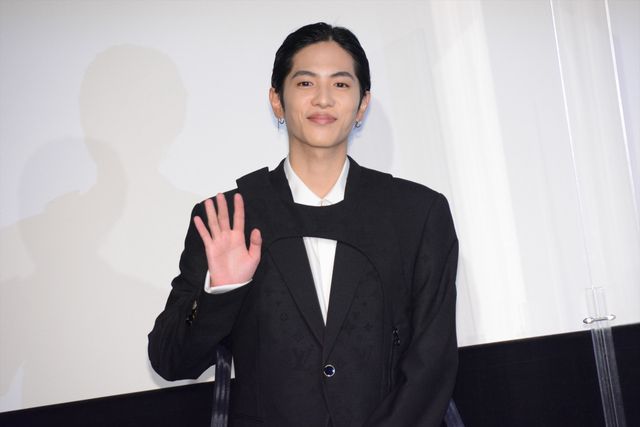 有村架純＆志尊淳がコロナ禍で働く人々の声を聞く！ドキュメンタリー映画『人と仕事』完成報告（2枚目）