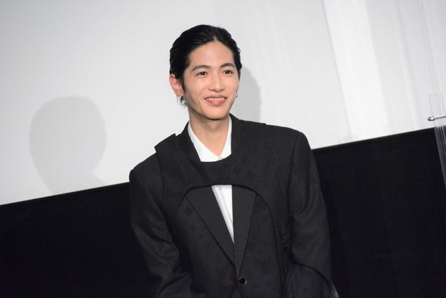 有村架純＆志尊淳がコロナ禍で働く人々の声を聞く！ドキュメンタリー映画『人と仕事』完成報告（3枚目）