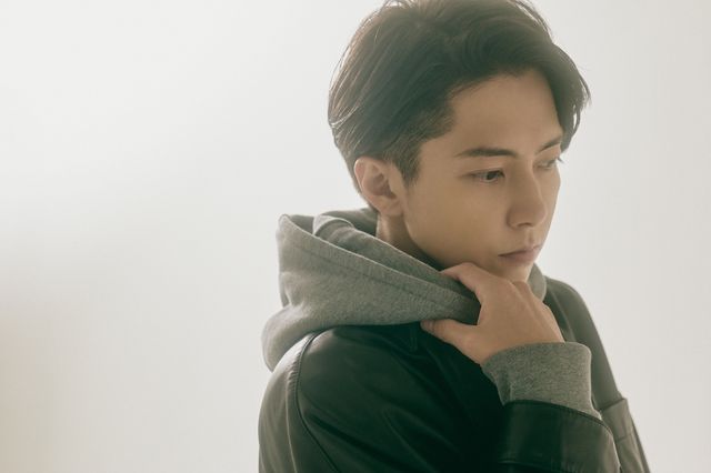 山下智久、美しい横顔…「神の雫/Drops of God」インタビュー撮り下ろしカット:フォトギャラリー