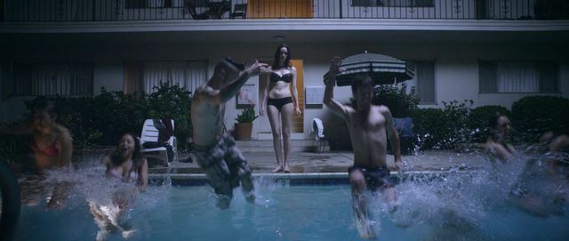 美少女が血まみれ…『セーラ　少女のめざめ』【14枚】（4枚目）