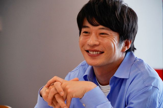 土屋太鳳＆田中圭が見つめる先は…『哀愁しんでれら』場面カット（3枚目）