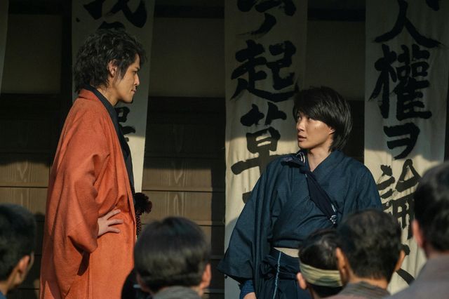 早川逸馬（宮野真守）と万太郎（神木隆之介）…「らんまん」第18回の場面写真：フォトギャラリー