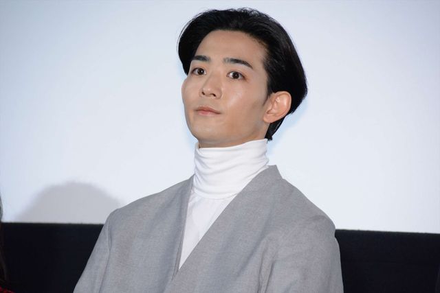 生田斗真＆広瀬すず初共演『先生！』初日舞台あいさつ！（5枚目）