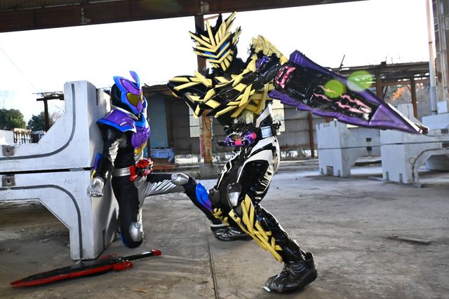 ニエルブ、ゴチゾウを手に不気味な笑み…「仮面ライダーガヴ」第38話場面カット（2枚目）