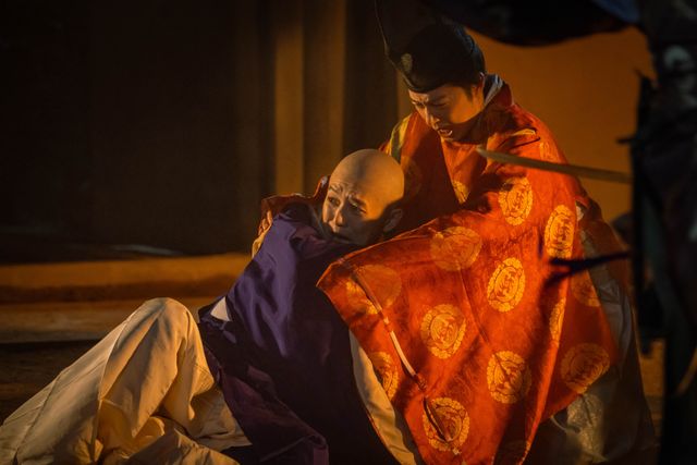 矢を射かけられパニックの花山院「光る君へ」第20回場面写真（2枚目）