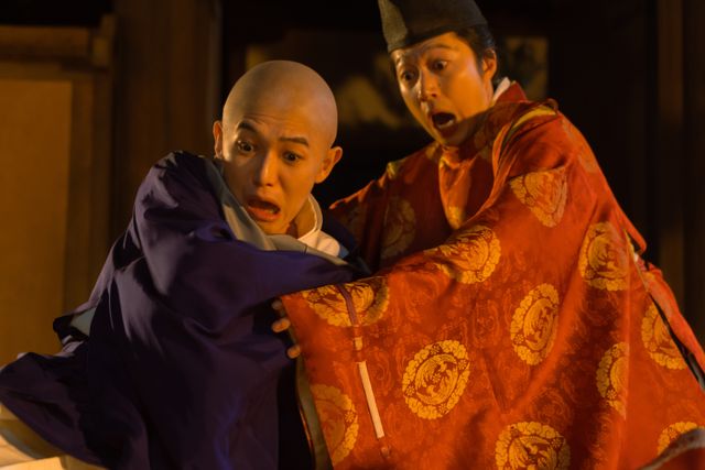 矢を射かけられパニックの花山院「光る君へ」第20回場面写真（3枚目）