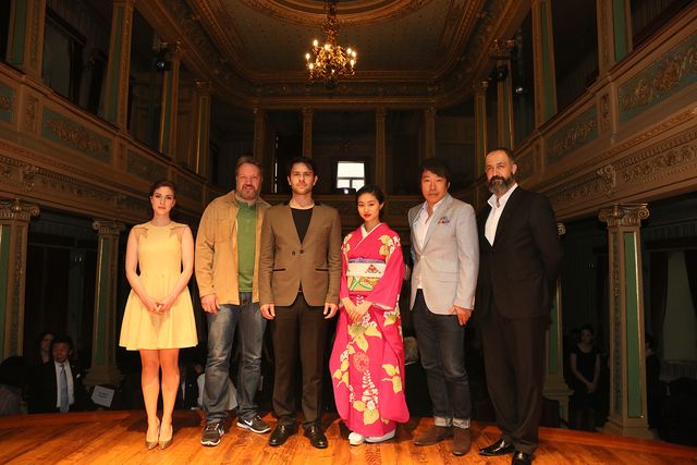 ユルドゥズ宮殿で会見を行った忽那汐里、田中光敏監督、ケナン・エジェほかトルコ人キャスト