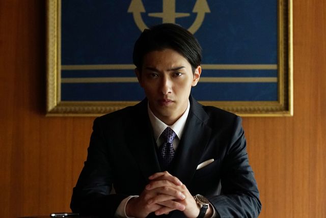 横浜流星、スーツ姿カッコよすぎ！映画『アキラとあきら』場面カット：フォトギャラリー