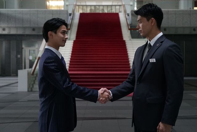 横浜流星、スーツ姿カッコよすぎ！映画『アキラとあきら』場面カット（2枚目）