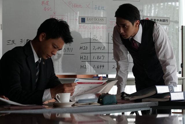 横浜流星、スーツ姿カッコよすぎ！映画『アキラとあきら』場面カット（3枚目）