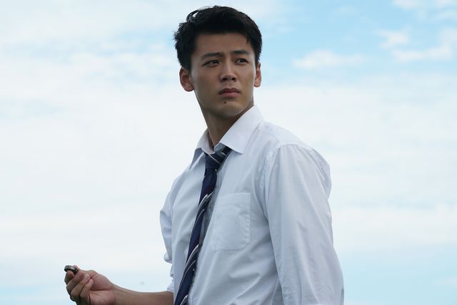 横浜流星、スーツ姿カッコよすぎ！映画『アキラとあきら』場面カット（5枚目）