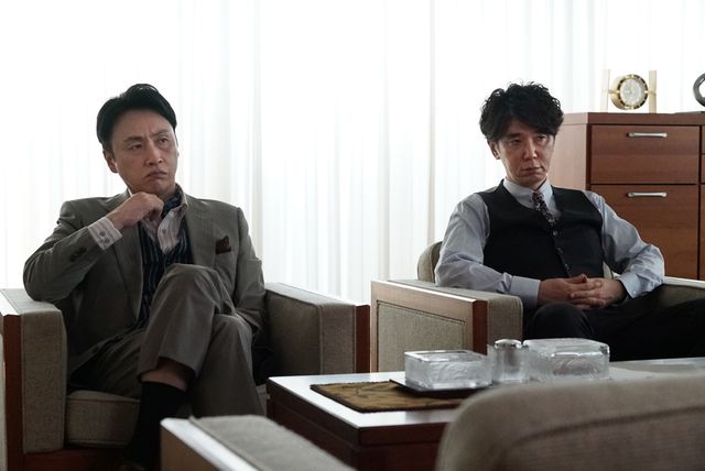 横浜流星、スーツ姿カッコよすぎ！映画『アキラとあきら』場面カット（6枚目）