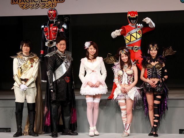 『劇場版 仮面ライダーウィザード イン マジックランド』『劇場版 獣電戦隊キョウリュウジャー ガブリンチョ・オブ・ミュージック』製作会見ギャラリー（6枚目）