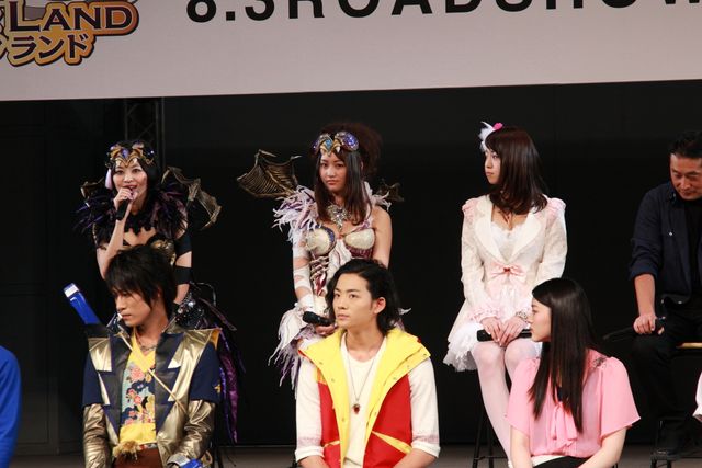 『劇場版 仮面ライダーウィザード イン マジックランド』『劇場版 獣電戦隊キョウリュウジャー ガブリンチョ・オブ・ミュージック』製作会見ギャラリー（24枚目）