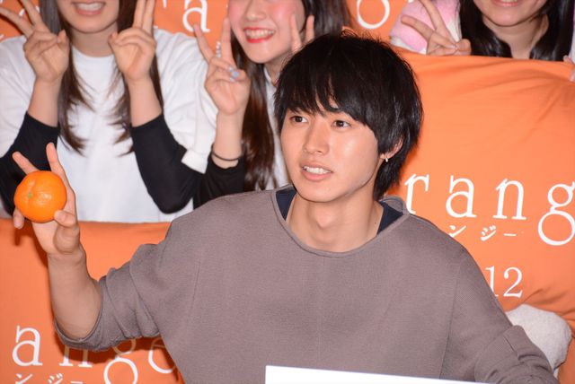 山崎賢人＆土屋太鳳、部屋着姿でこたつ!?『orange－オレンジ－』試写会イベントフォトギャラリー（11枚目）