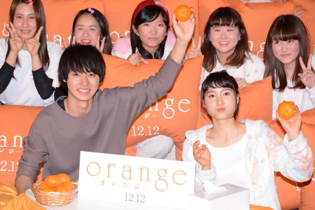 山崎賢人＆土屋太鳳、部屋着姿でこたつ!?『orange－オレンジ－』試写会イベントフォトギャラリー（17枚目）