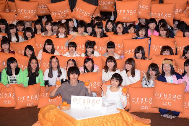 山崎賢人＆土屋太鳳、部屋着姿でこたつ!?『orange－オレンジ－』試写会イベントフォトギャラリー（18枚目）