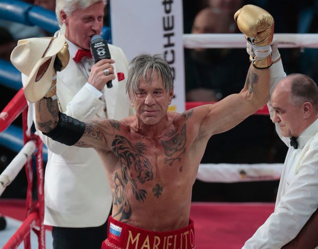 62歳ミッキー ロークがボクシング復帰 20代ボクサーに勝利 シネマトゥデイ