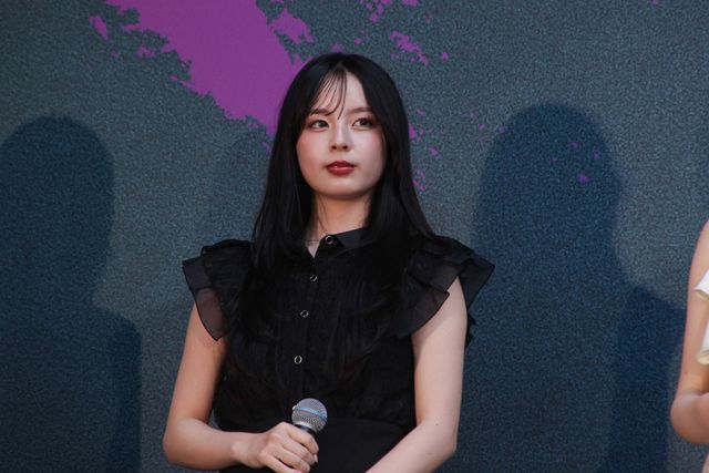 鎮西寿々歌、“だぁれかさん”乱入に戦慄…！『だぁれかさんとアソぼ？』階段セレモニー（8枚目）